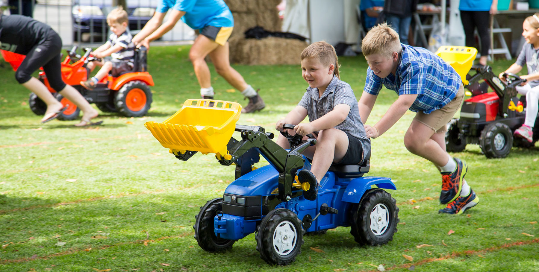 Kids Tractor Race